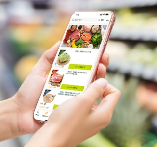 スマートフォンを使用するイメージ